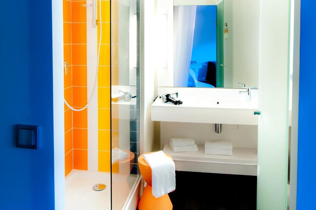 Junior Suite One Double Bed Two Single Beds,1717082420:JPEG
